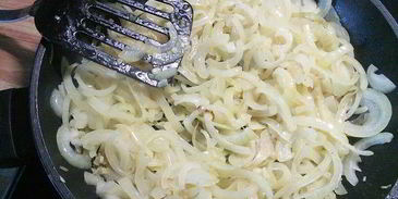 луковый суп с хлебной корочкой