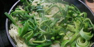 луковый суп с хлебной корочкой