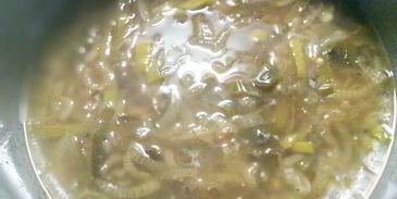 луковый суп с хлебной корочкой