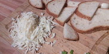 луковый суп с хлебной корочкой