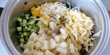 летняя окрошка с репой и пирожками с мясом