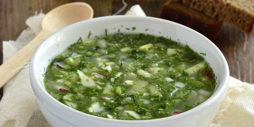 Рецепт окрошки на айране со шпинатом и сосисками