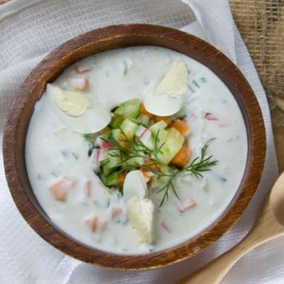 Окрошка на кефире с редисом и морковью