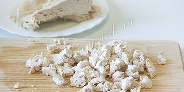 окрошка на сыворотке с куриной грудкой