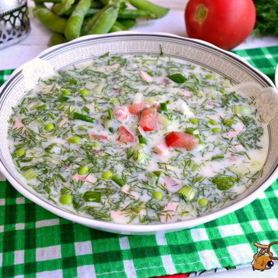 Окрошка на сыворотке с помидорами и свежим горошком