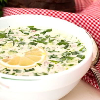 Окрошка на воде с сервелатом и лимоном