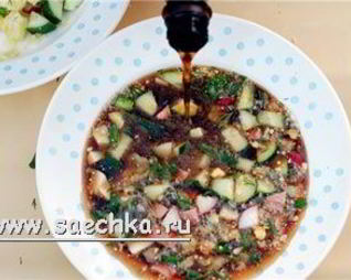 Окрошка с копчеными сосисками