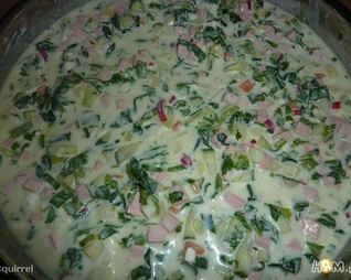 Окрошка с редисом и шпинатом