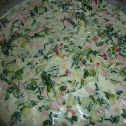 Окрошка с редисом и шпинатом