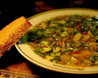 Окрошка с ревенем, морковью и редисом