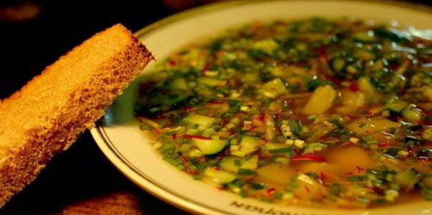 Рецепт окрошки с ревенем, морковью и редисом