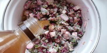 окрошка со свеклой и курицей