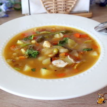 Куриный суп с овощами и мелкой пастой