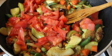 куриный суп с овощами и мелкой пастой