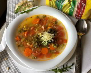 Минестроне с рисом и песто из руколы