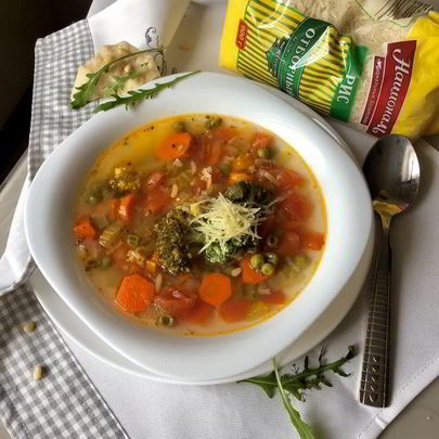 Минестроне с рисом и песто из руколы