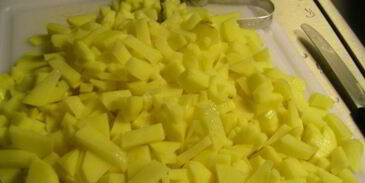 густая похлебка с картофелем, мидиями и треской