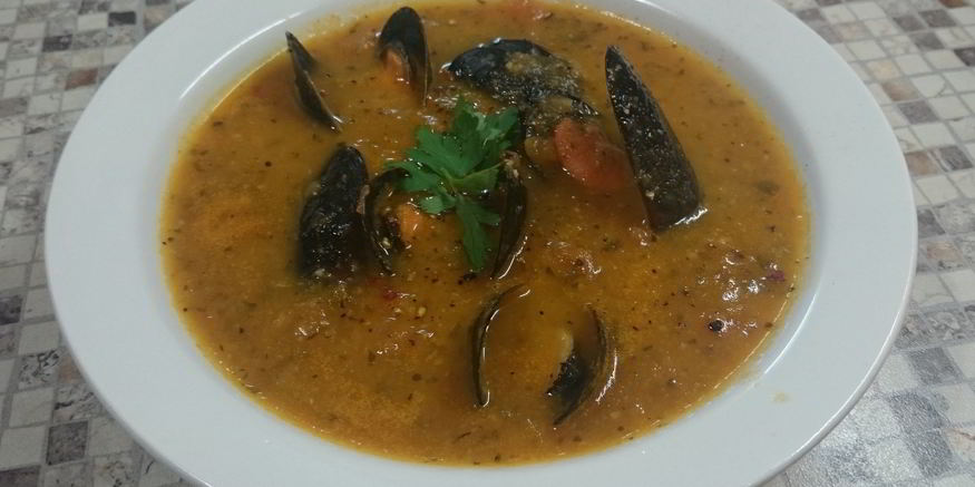 Рецепт пряного томатного супа с мидиями
