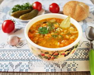 Постный рассольник с перловкой