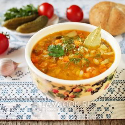 Постный рассольник с перловкой