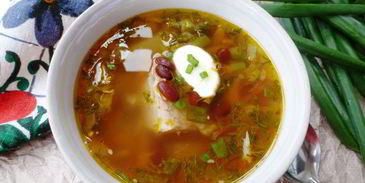 рассольник с консервированной фасолью и солеными помидорами