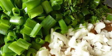 рассольник с консервированной фасолью и солеными помидорами