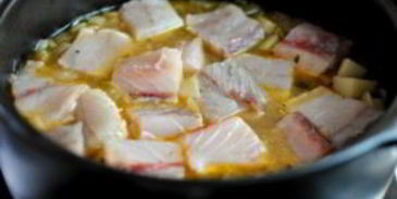 рыбный суп с гренками