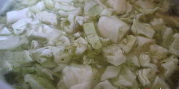 летние щи из молодой капусты со сладким перцем