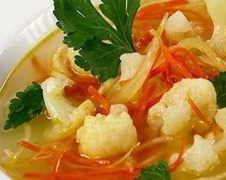 Оранжевые щи с цветной капустой