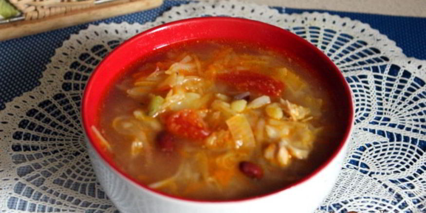 Рецепт щей из квашеной капусты с фасолью и сладким перцем на курином бульоне