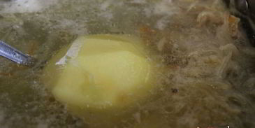 щи из квашеной капусты с фасолью и сладким перцем на курином бульоне