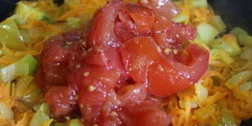 щи из квашеной капусты с фасолью и сладким перцем на курином бульоне