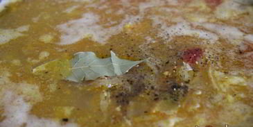 щи из квашеной капусты с фасолью и сладким перцем на курином бульоне