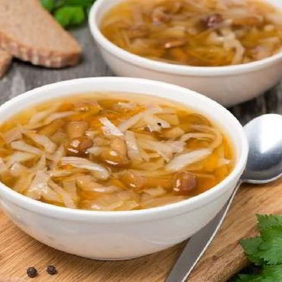 Щи из квашеной капусты с грибами