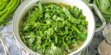 щи из щавеля на мясном бульоне