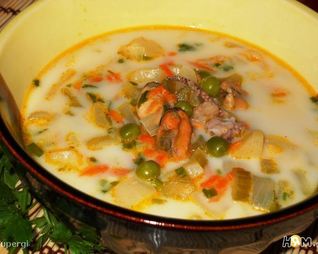 Сливочный суп из морепродуктов с горошком