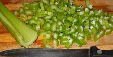 сливочный суп из морепродуктов с горошком