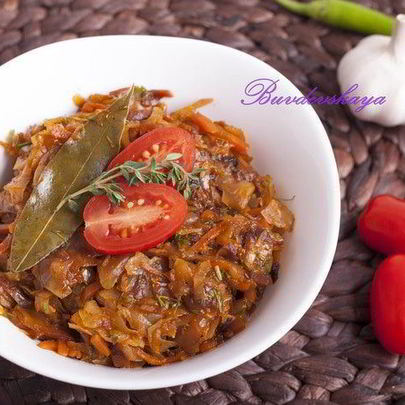 Капустная солянка с сосисками