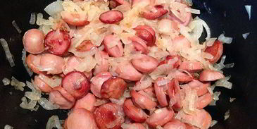 капустная солянка с сосисками