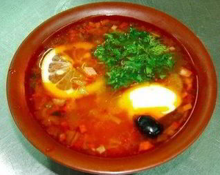 Классическая сборная солянка с каперсами