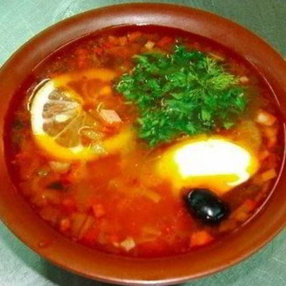 Классическая сборная солянка с каперсами