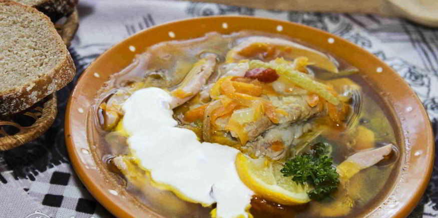 Рецепт мясной солянки с колбасами