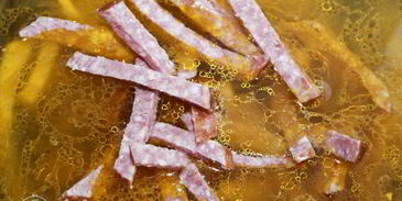 мясная солянка с колбасами