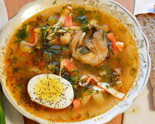 Рыбная солянка с крабовыми палочками