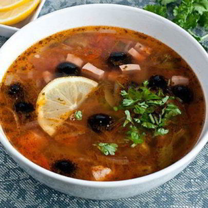 Солянка домашняя с лимоном
