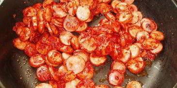 солянка из капусты с сосисками