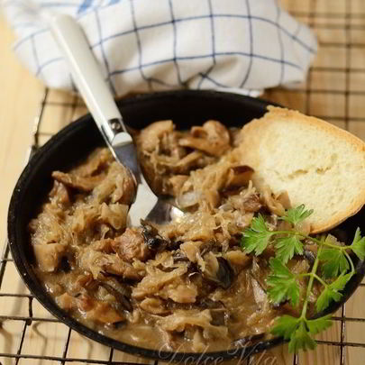 Солянка из квашеной капусты с грибами