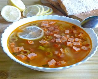 Солянка классическая с колбасой