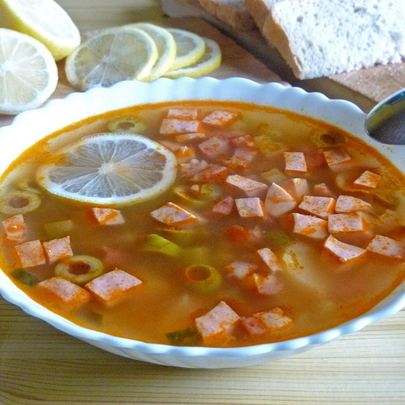 Солянка классическая с колбасой