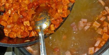 солянка классическая с колбасой